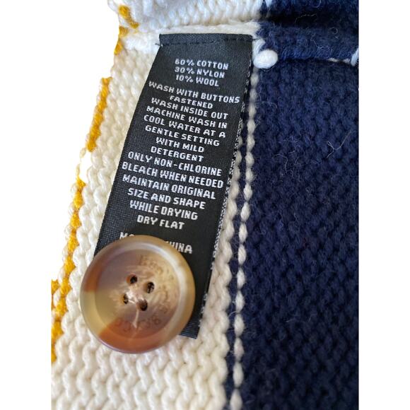 Hudson’s Bay Button-down Sweater Toddler size 12-18 months pre-owned - Picture 8 of 8